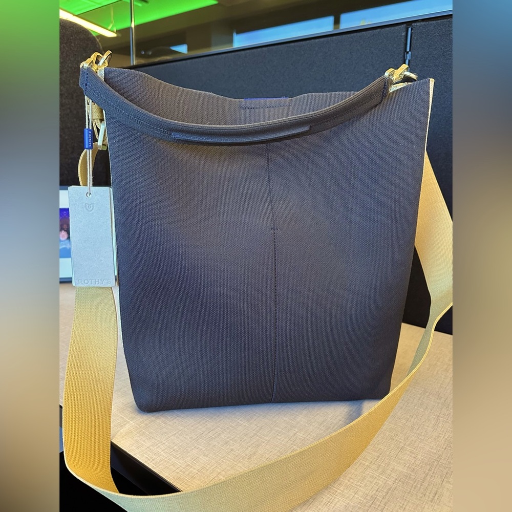 Rothy’s bucket bag in very good condition, like new. Color is ink.